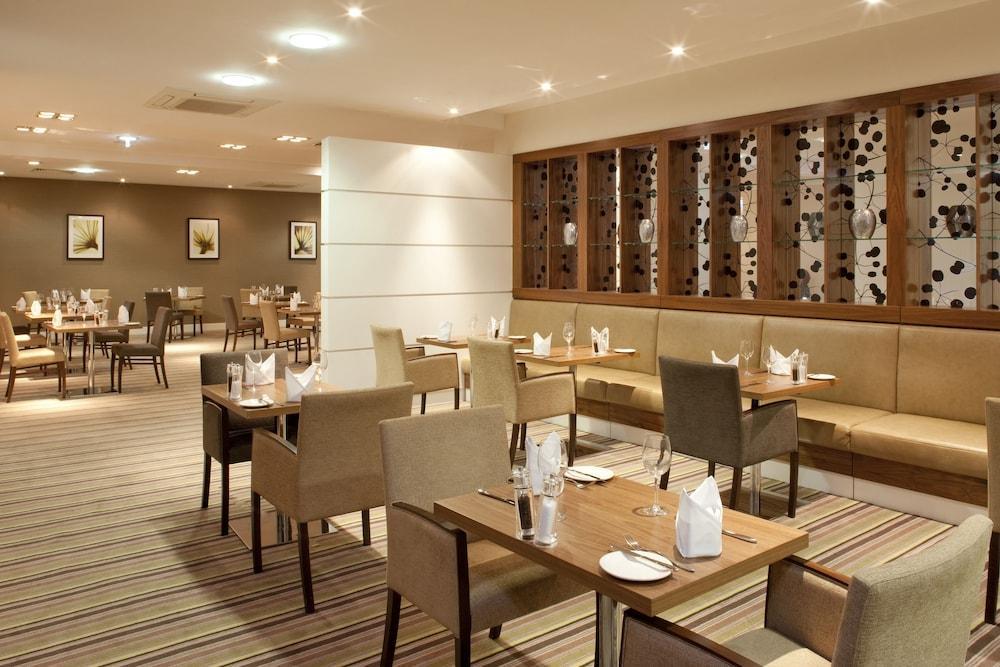 Holiday Inn Stevenage By Ihg Экстерьер фото