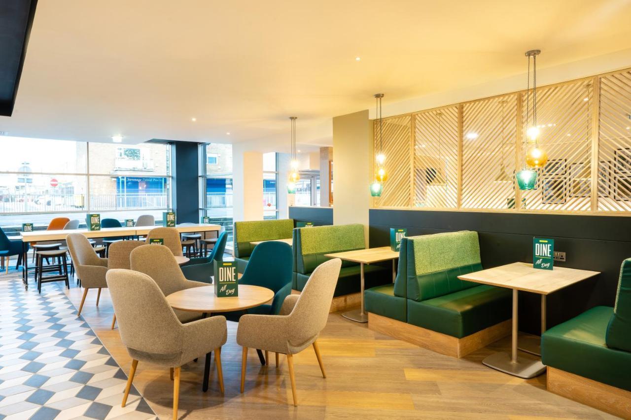Holiday Inn Stevenage By Ihg Экстерьер фото