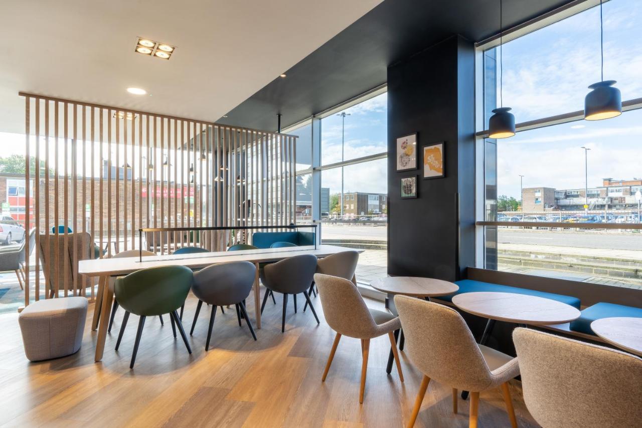 Holiday Inn Stevenage By Ihg Экстерьер фото