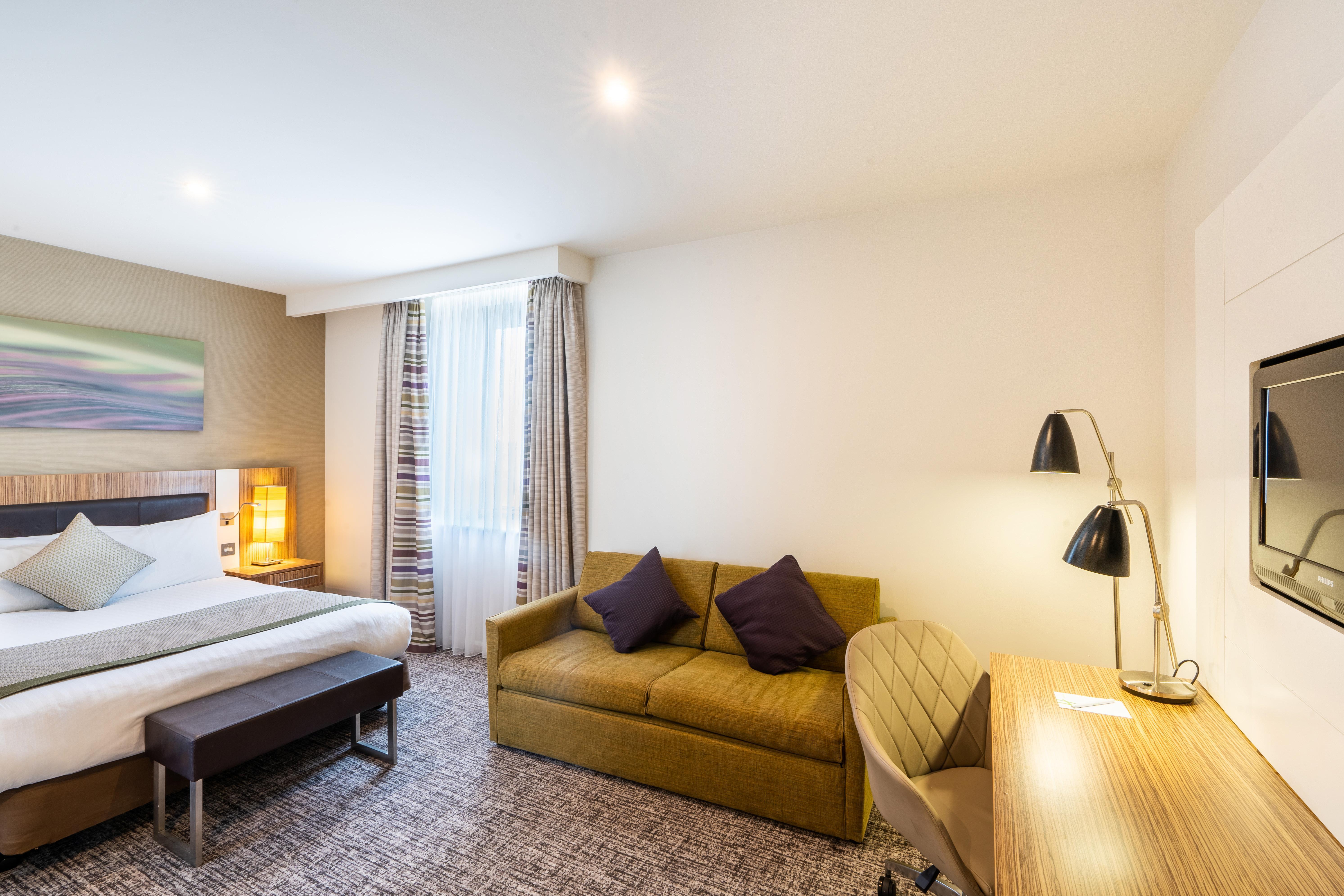 Holiday Inn Stevenage By Ihg Экстерьер фото
