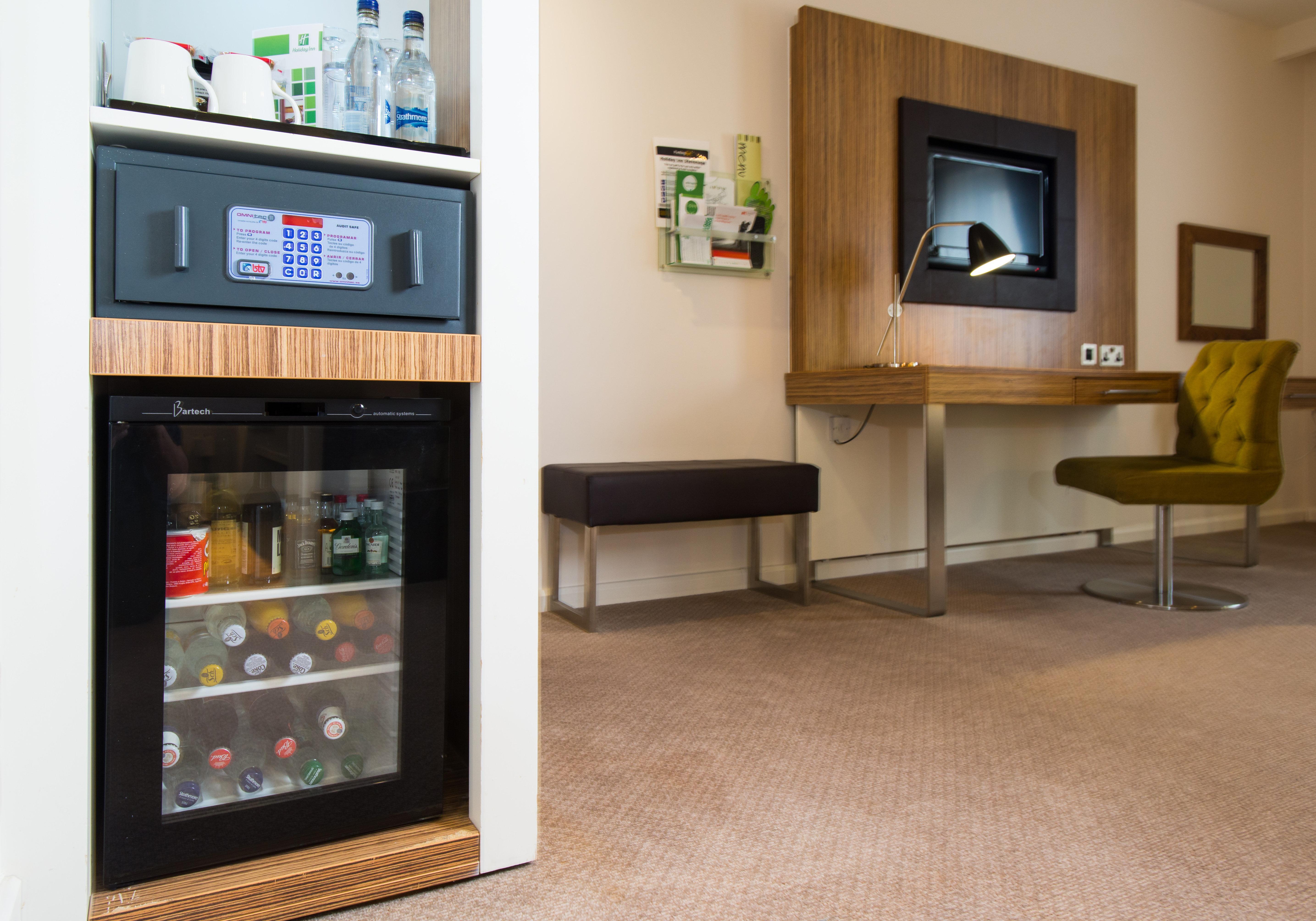 Holiday Inn Stevenage By Ihg Экстерьер фото