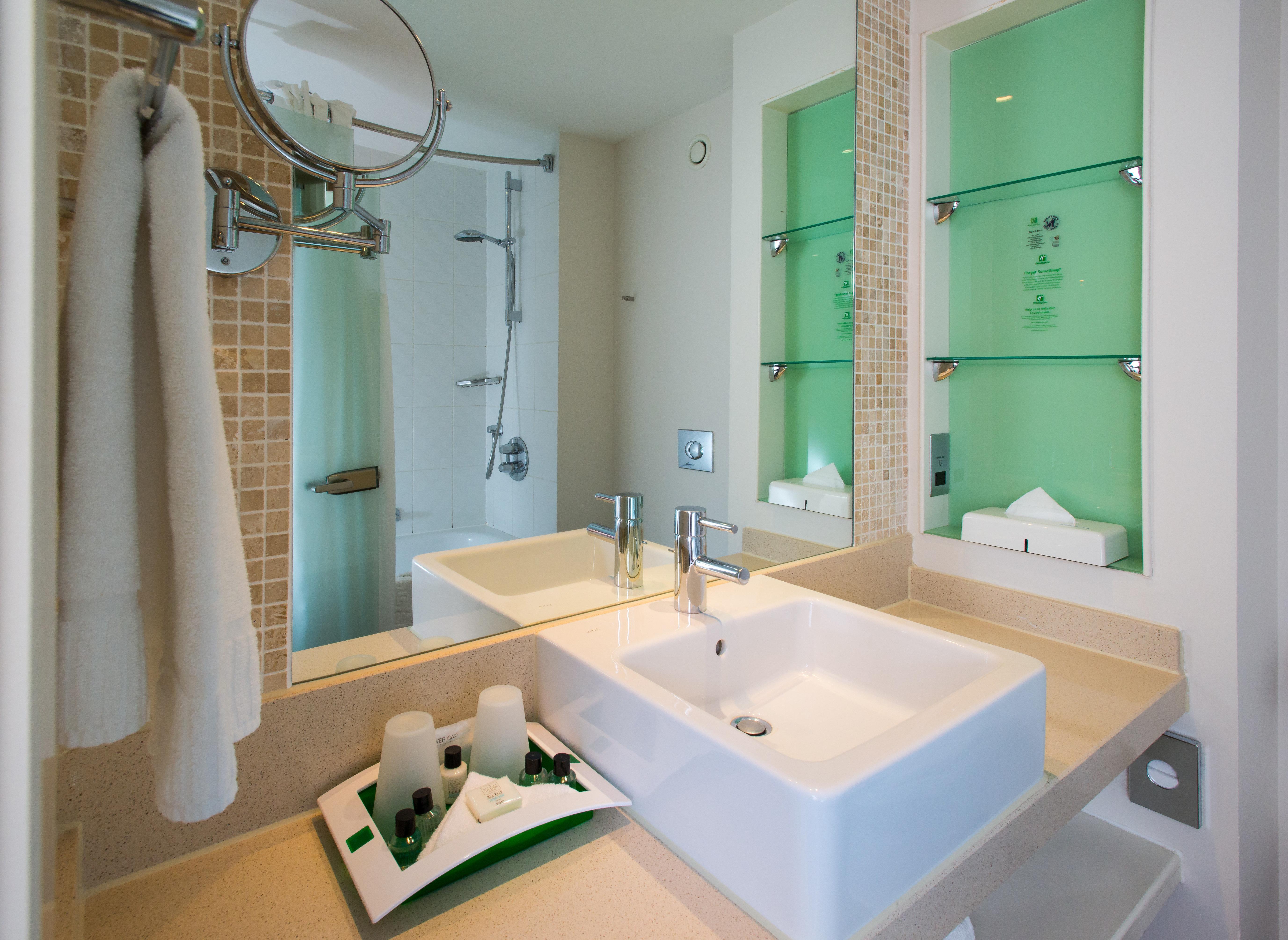 Holiday Inn Stevenage By Ihg Экстерьер фото