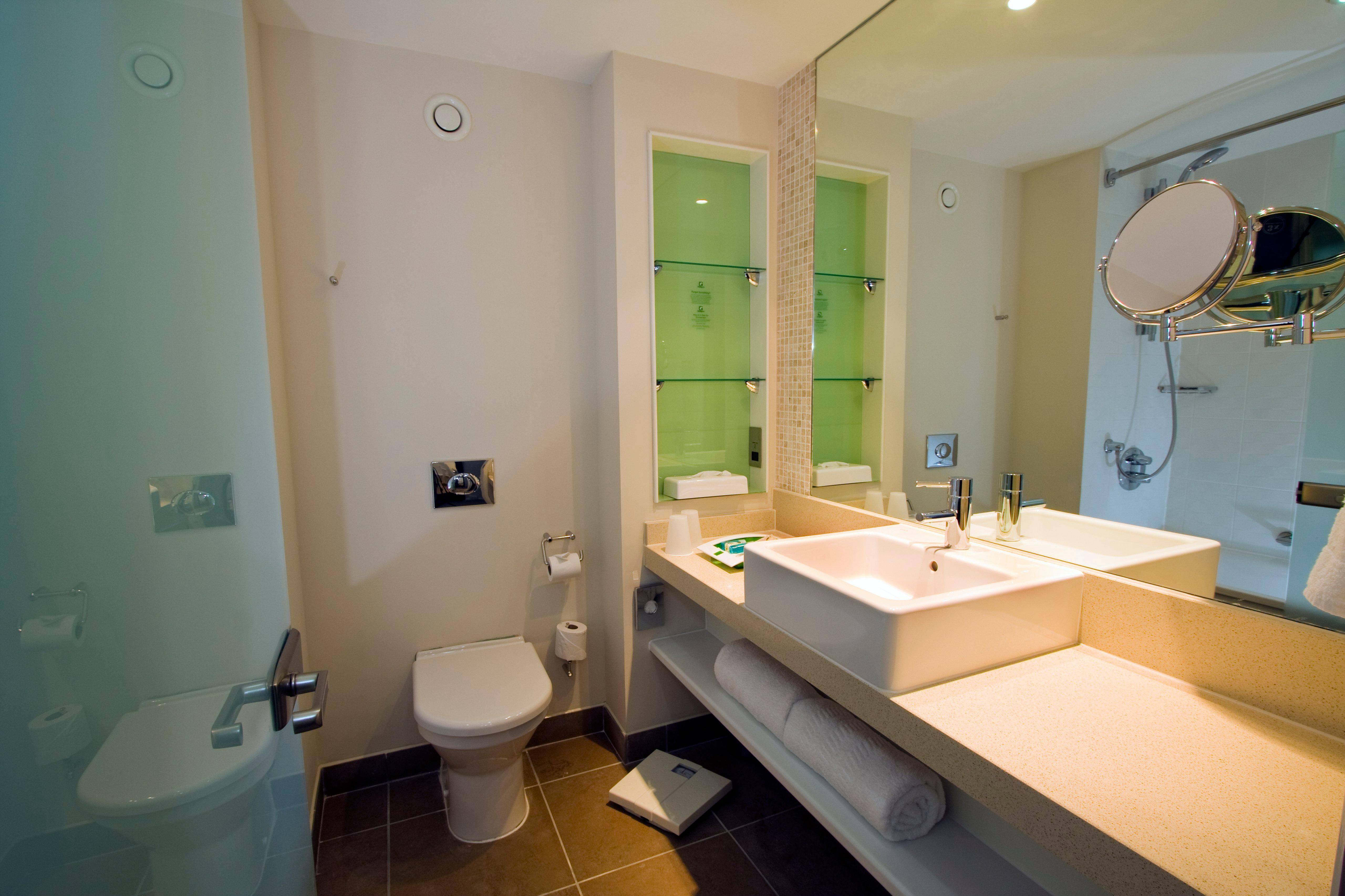Holiday Inn Stevenage By Ihg Экстерьер фото