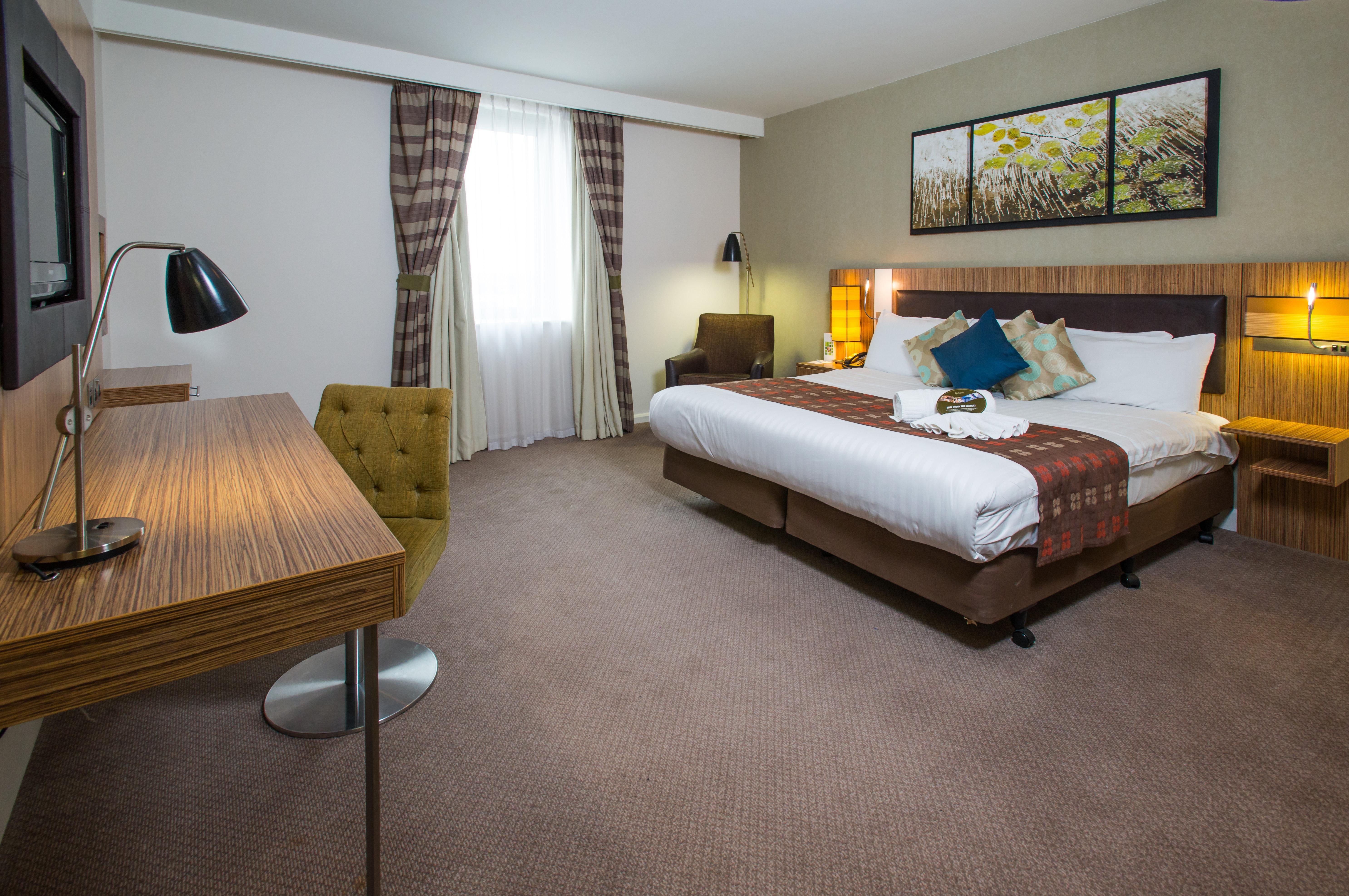 Holiday Inn Stevenage By Ihg Экстерьер фото