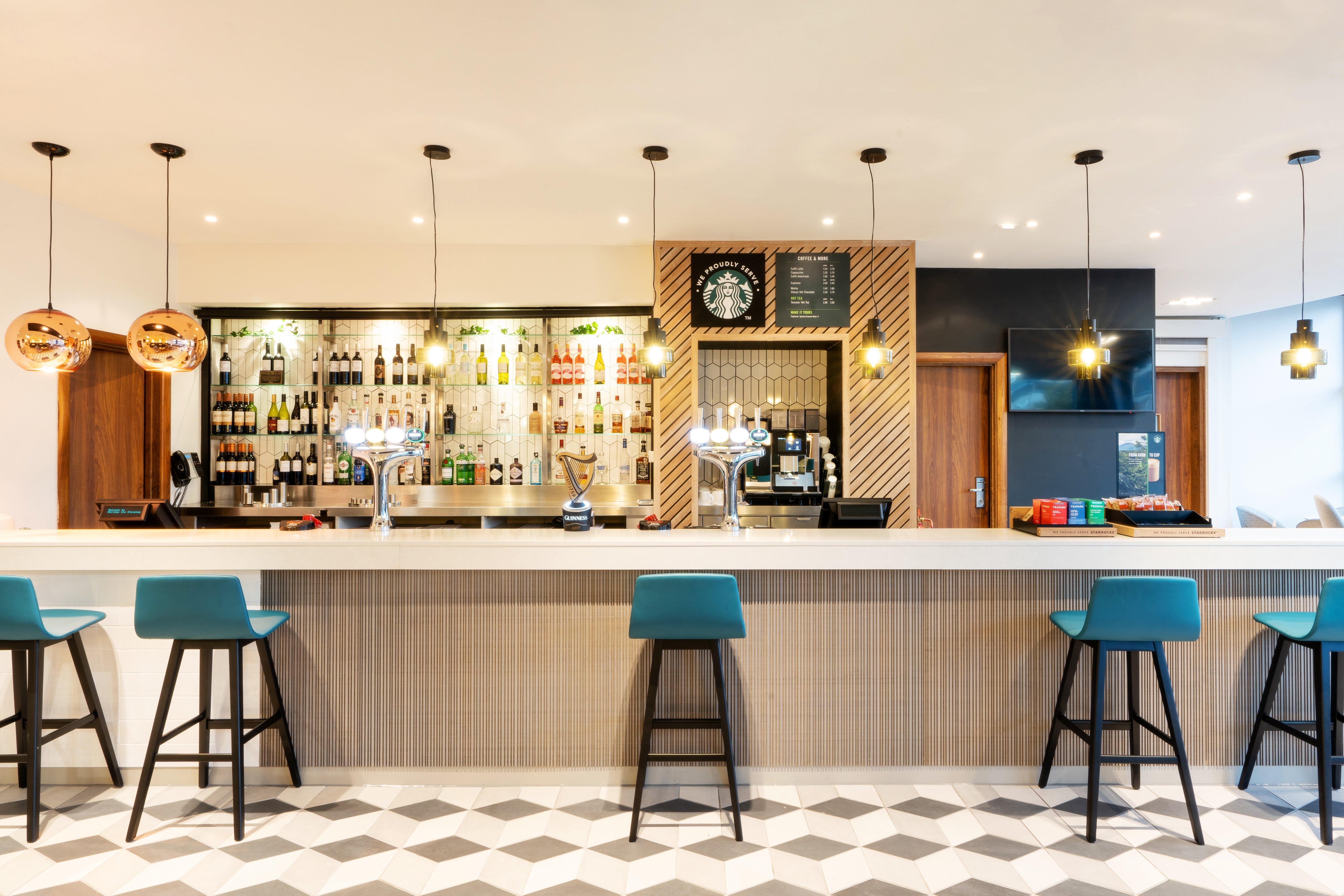 Holiday Inn Stevenage By Ihg Экстерьер фото