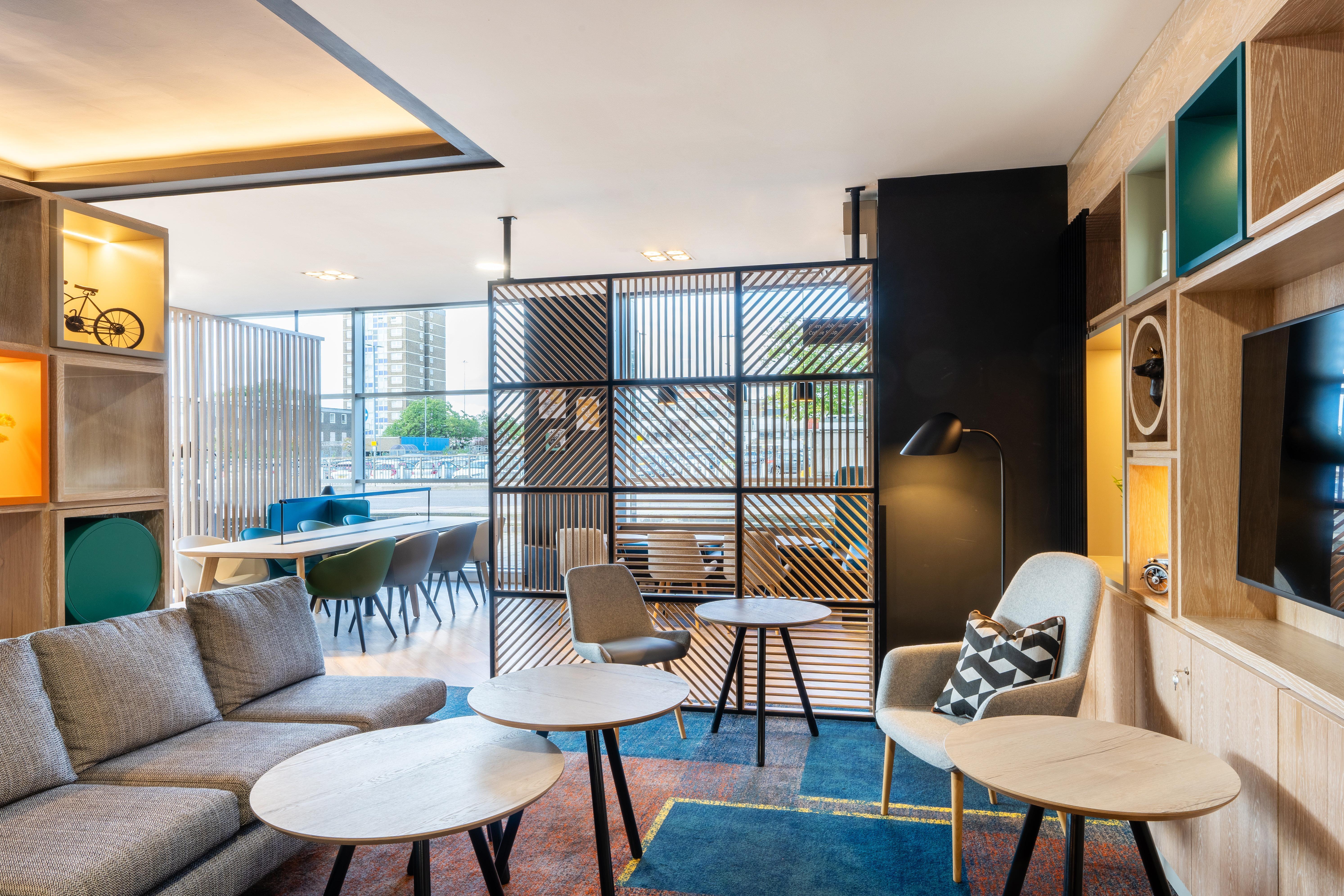 Holiday Inn Stevenage By Ihg Экстерьер фото