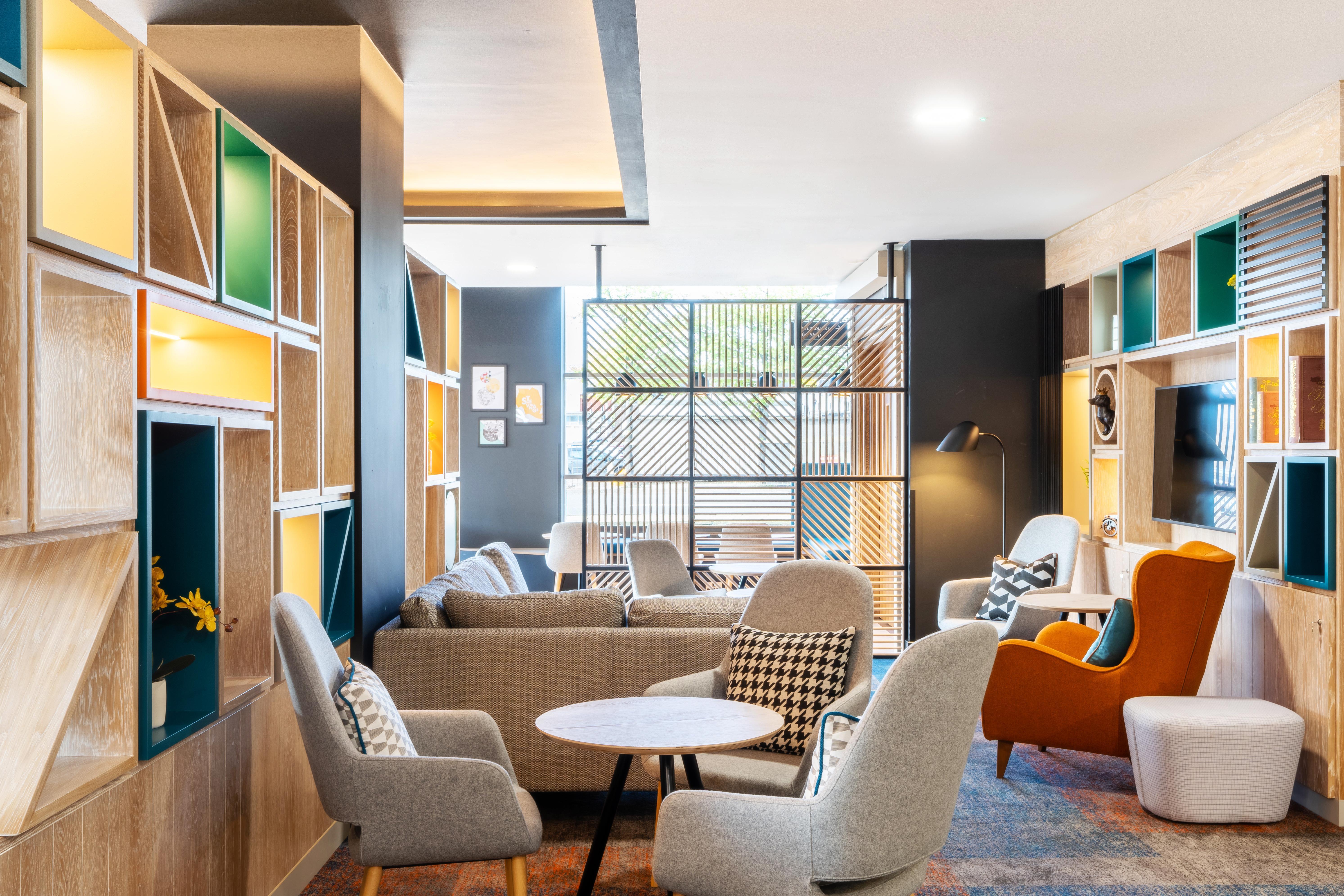 Holiday Inn Stevenage By Ihg Экстерьер фото