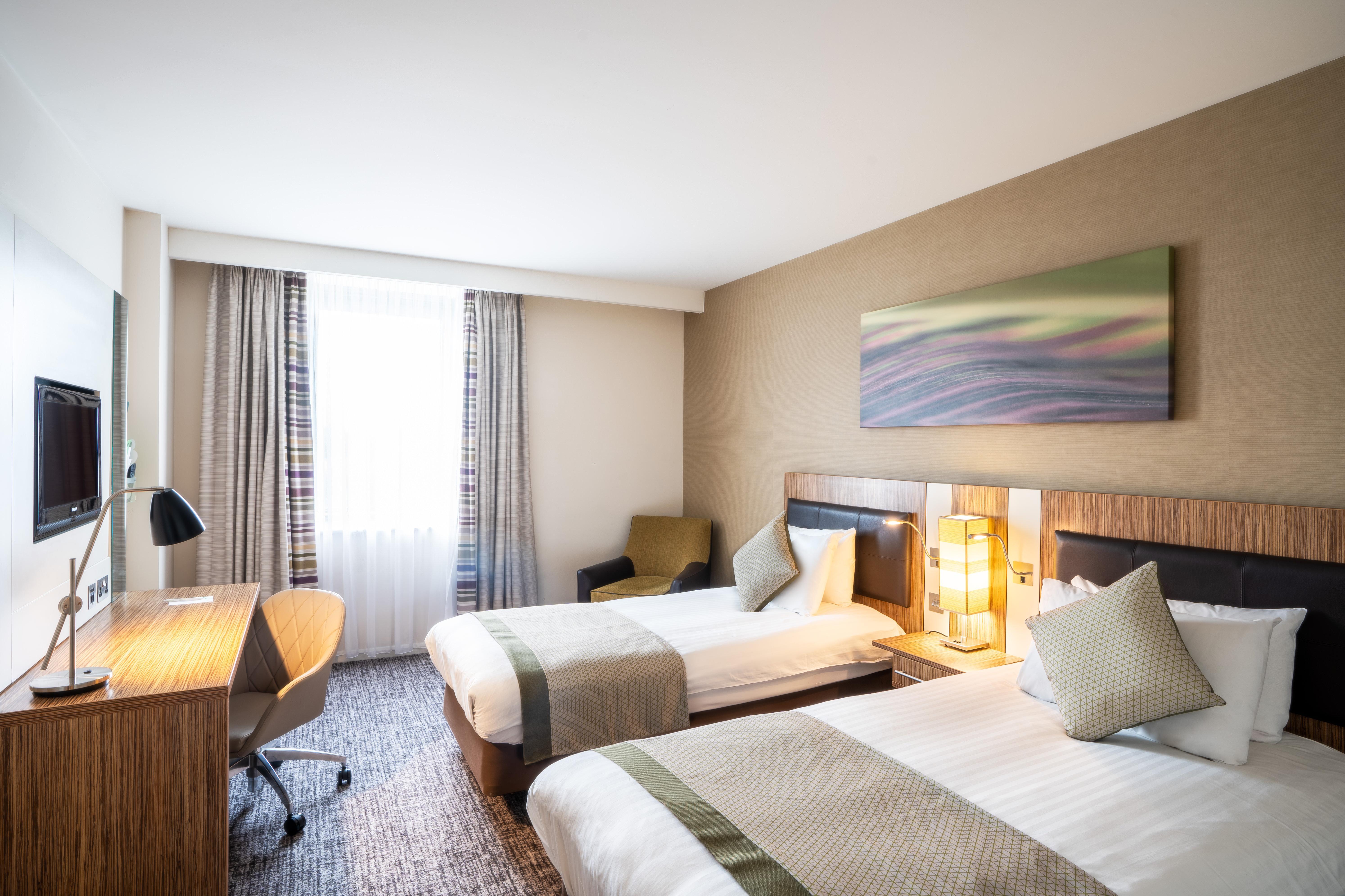 Holiday Inn Stevenage By Ihg Экстерьер фото