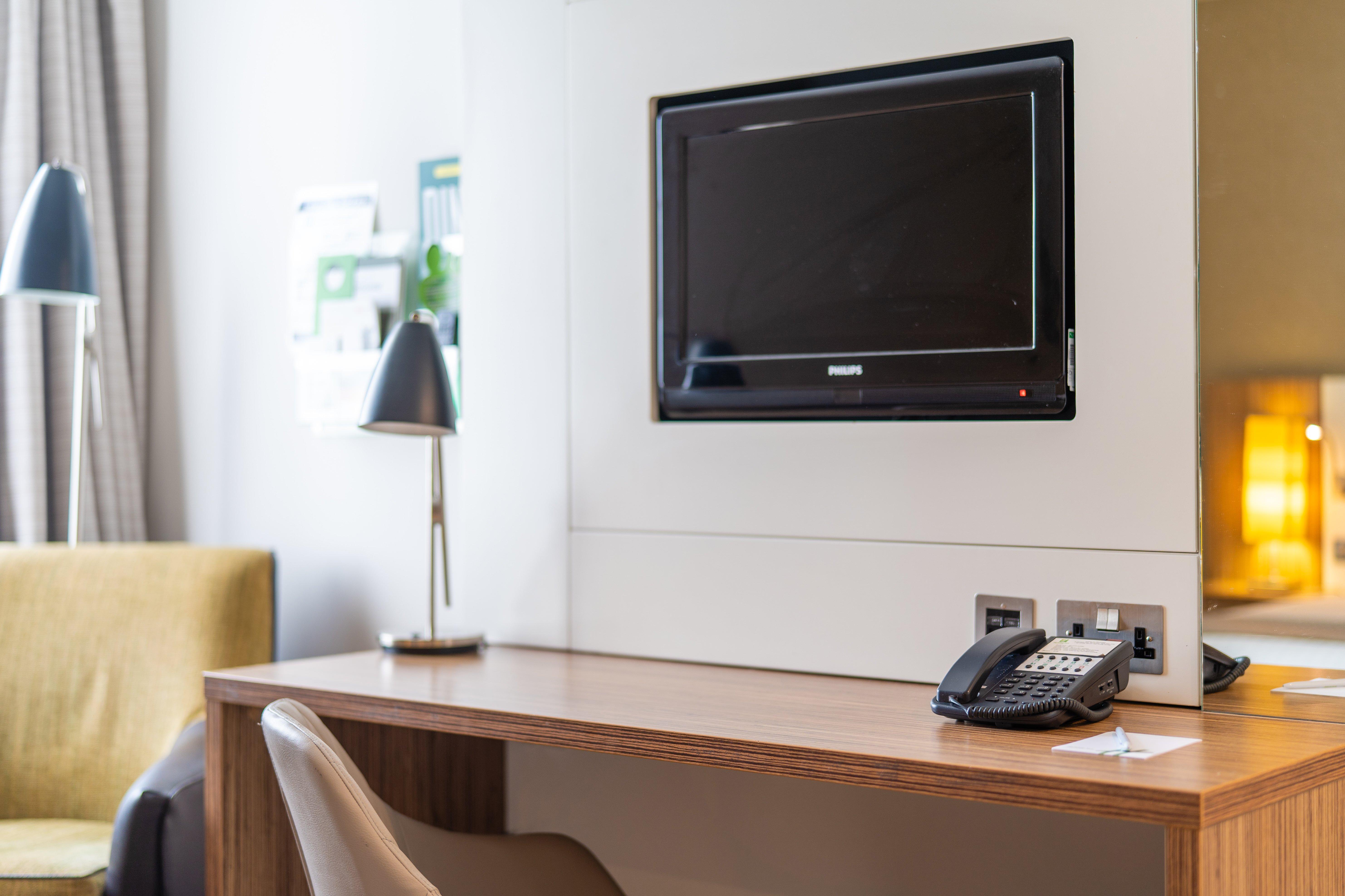 Holiday Inn Stevenage By Ihg Экстерьер фото