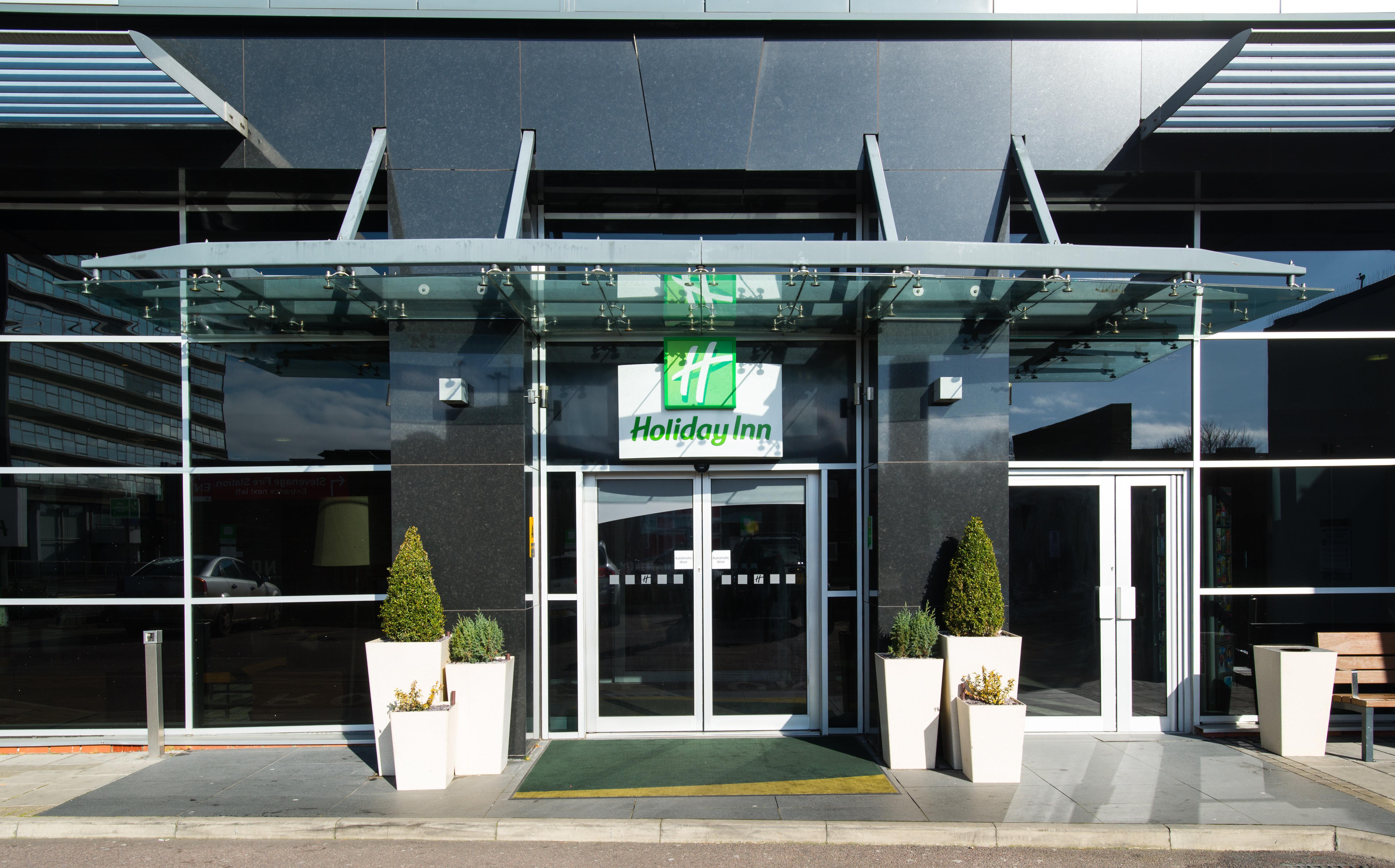 Holiday Inn Stevenage By Ihg Экстерьер фото