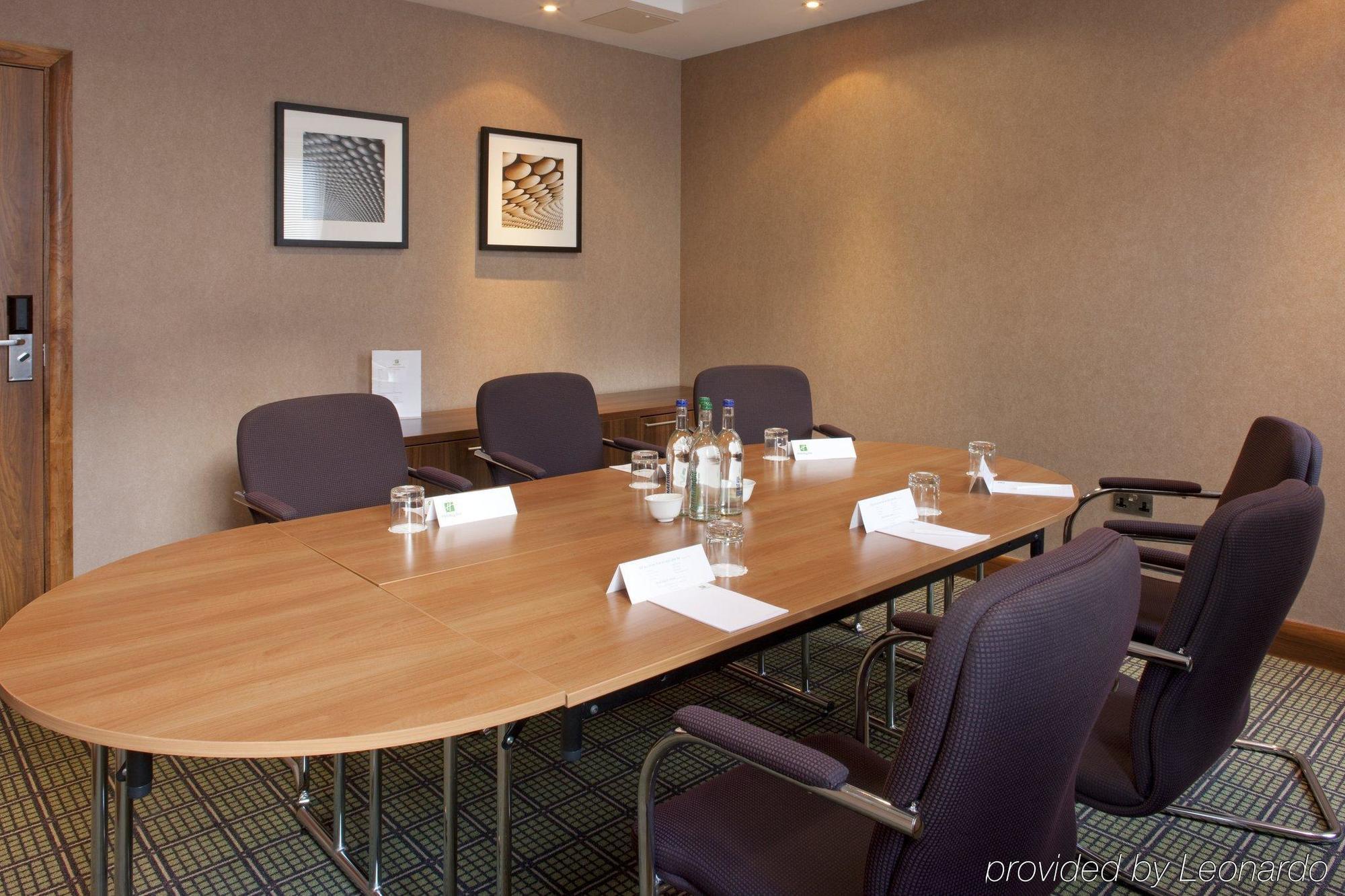 Holiday Inn Stevenage By Ihg Удобства фото