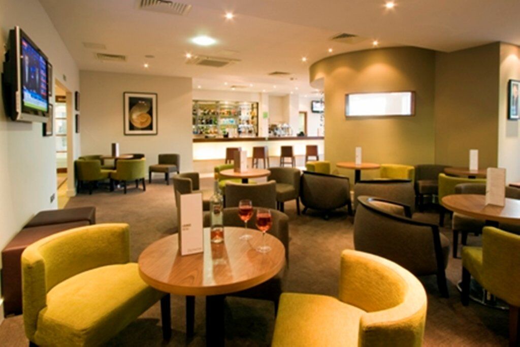 Holiday Inn Stevenage By Ihg Экстерьер фото