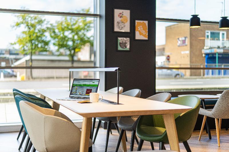 Holiday Inn Stevenage By Ihg Экстерьер фото